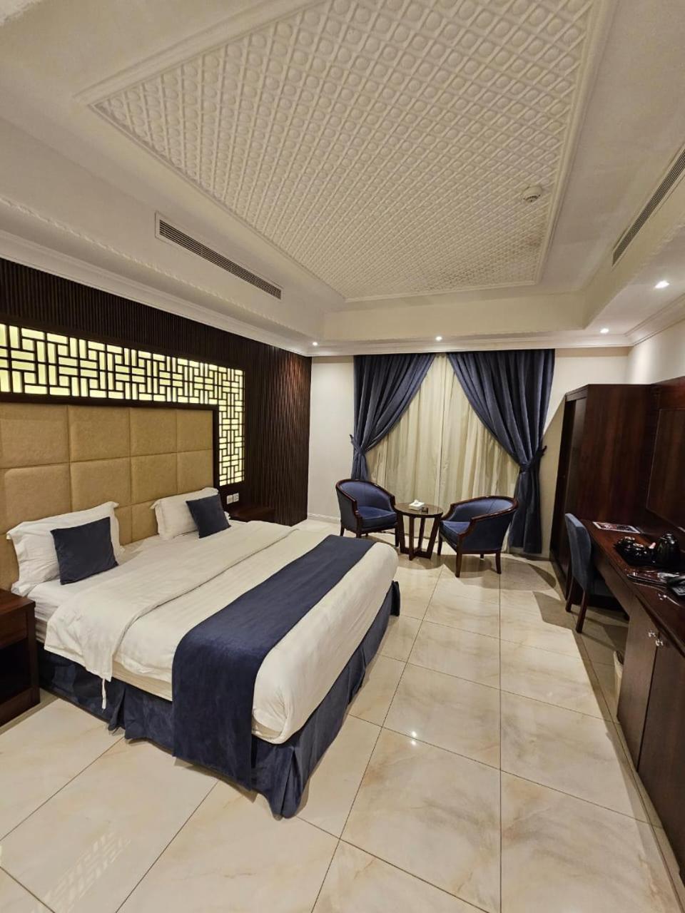 اجنحة ماسة الشرق *